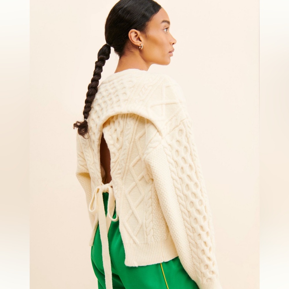 Vigoss Cable Knit Tie-back Sweater. Size Small